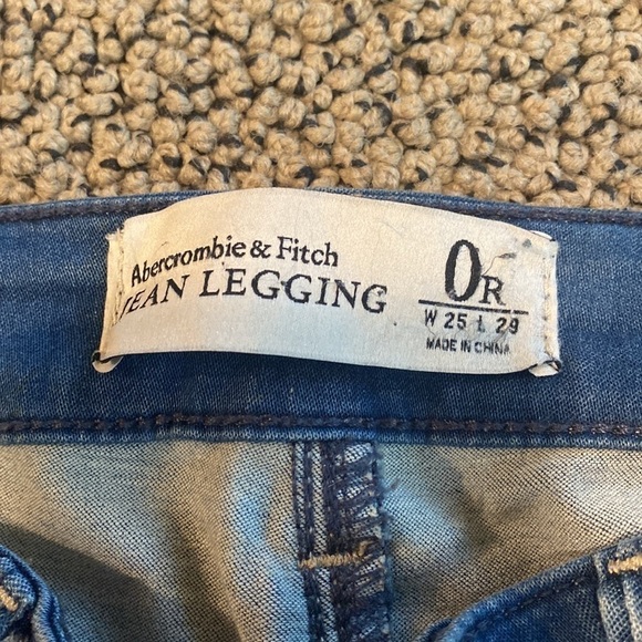 Abercrombie & Fitch Jean Legging Size 0R Denim in Like New Condition - Picture 7 of 9
